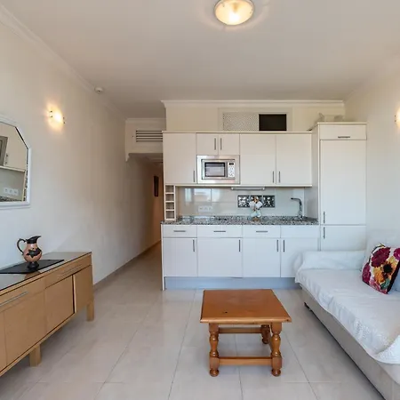 Sunny One Bedroom شقة *